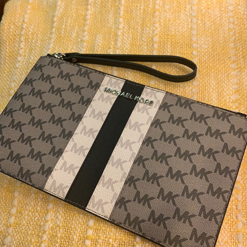 Michael Kors large wristlet